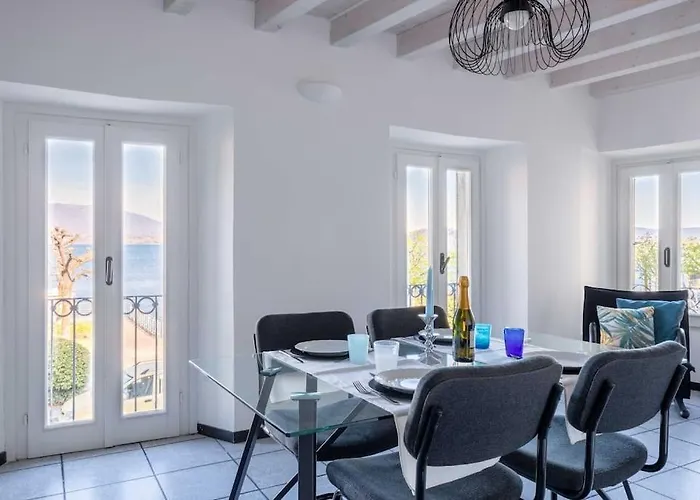 Incanto Splendida Vista In Pieno Centro Апартаменты Леза